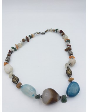 Гердан с различни полускъпоценни камъни