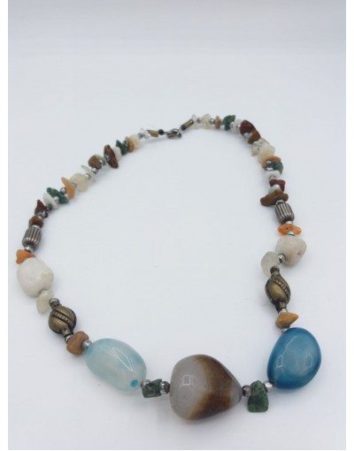 Гердан с различни полускъпоценни камъни