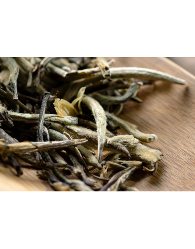 Бял жасминов чай Мо Ли Ин Джън (Сребърни иглички), 50 гр.